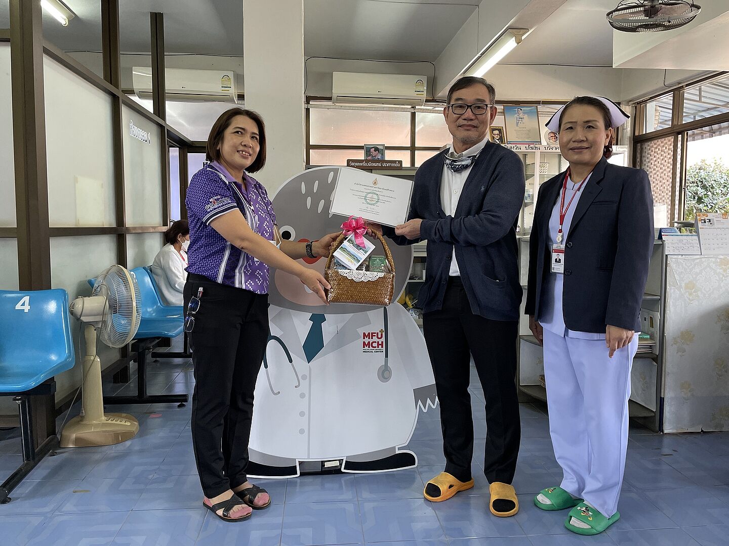 งานส่งเสริมสุขภาพชุมชน โรงพยาบาลศูนย์การแพทย์ มฟล. ได้ออกหน่วยบริการตรวจคัดกรองมะเร็งเต้านม ณ รพ.สต.แม่ข้าวต้ม