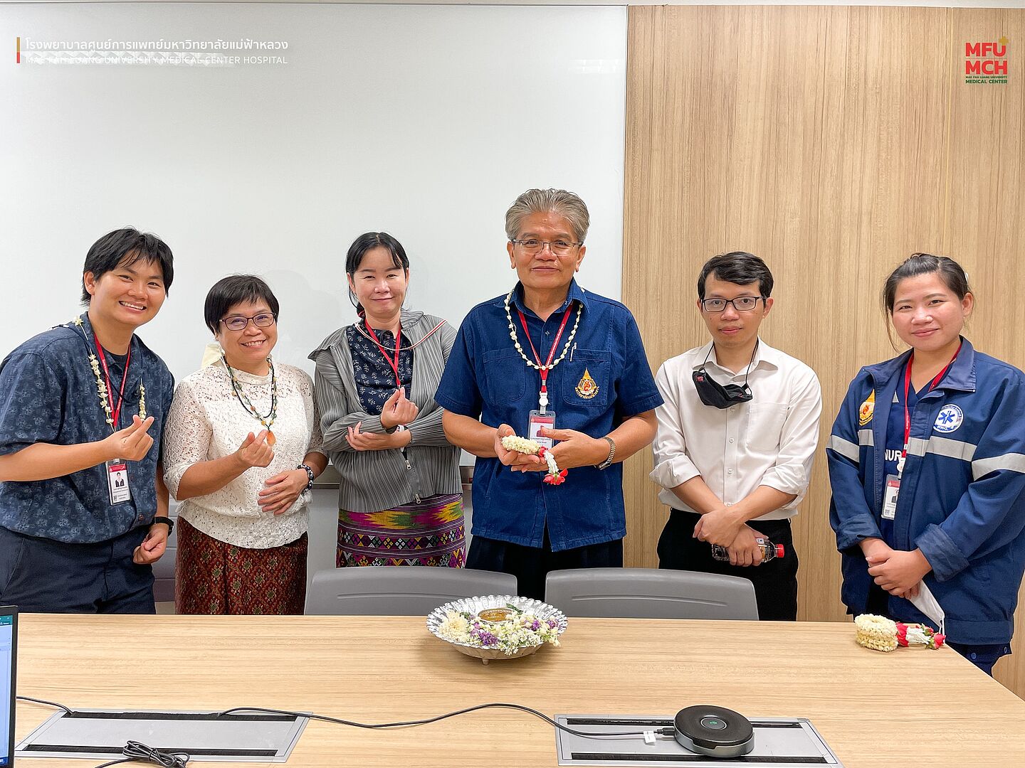 โรงพยาบาลศูนย์การแพทย์ มฟล. ร่วมสืบสานประเพณีปี๋ใหม่เมือง โดยบุคลากรได้ร่วมรดน้ำขอพรแพทย์ ผู้บริหาร และผู้สูงอายุตาม Ward ต่าง ๆ